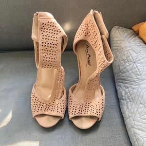 size 5.5 high heels laser cut detail